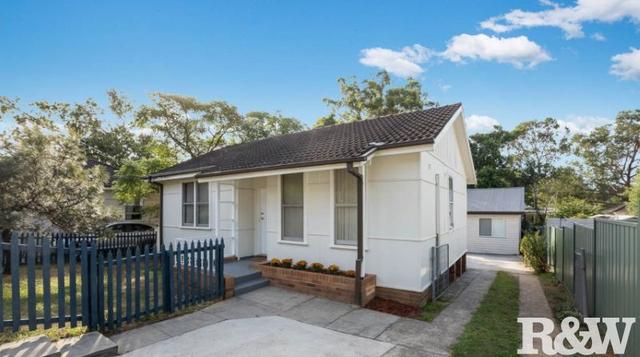 27 Moffat Drive, NSW 2147