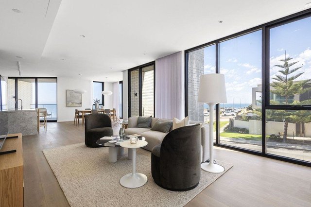 1.01/331 West Coast Drive, WA 6029