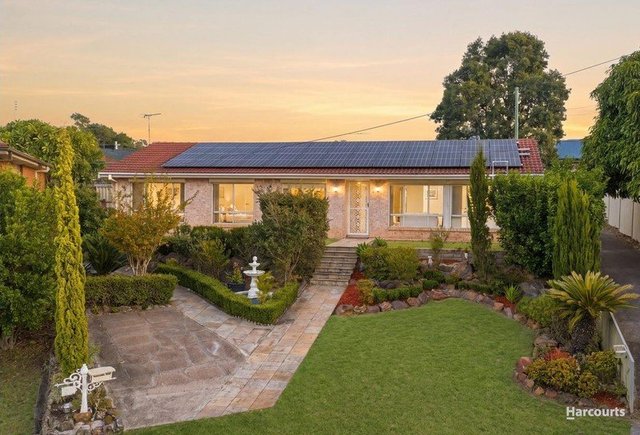 8 Barker Place, NSW 2560