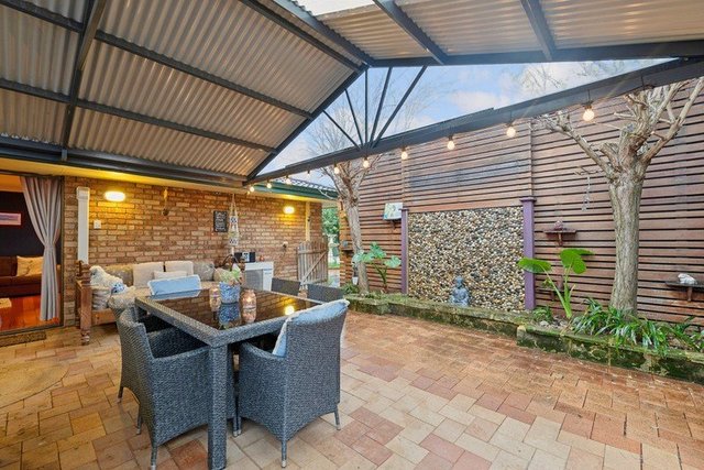 4 Bromley Place, WA 6026