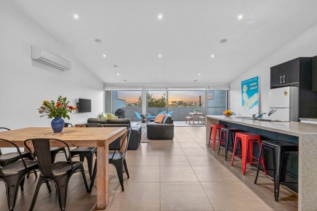 2/83 Ocean Throughway, VIC 3226