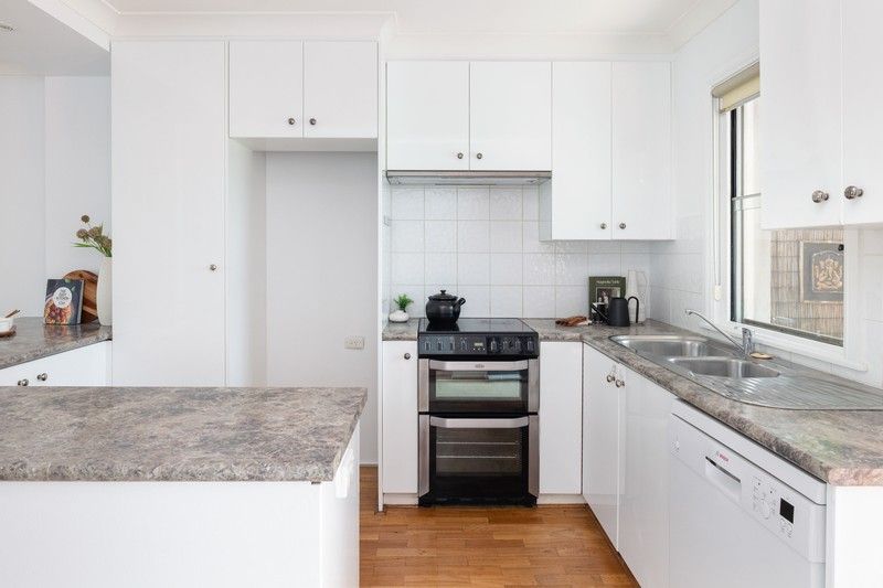 https://images.allhomes.com.au/property/photo/e04359c8f2adfabbbb805943fce6bd9d_hd.jpg