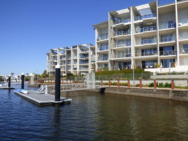24/7 Grand Parade, QLD 4575