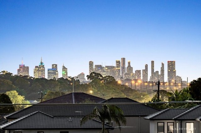 2/15 Moresby Avenue, VIC 3105