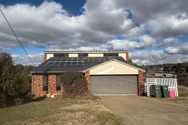 5 Hall Crescent, NSW 2583