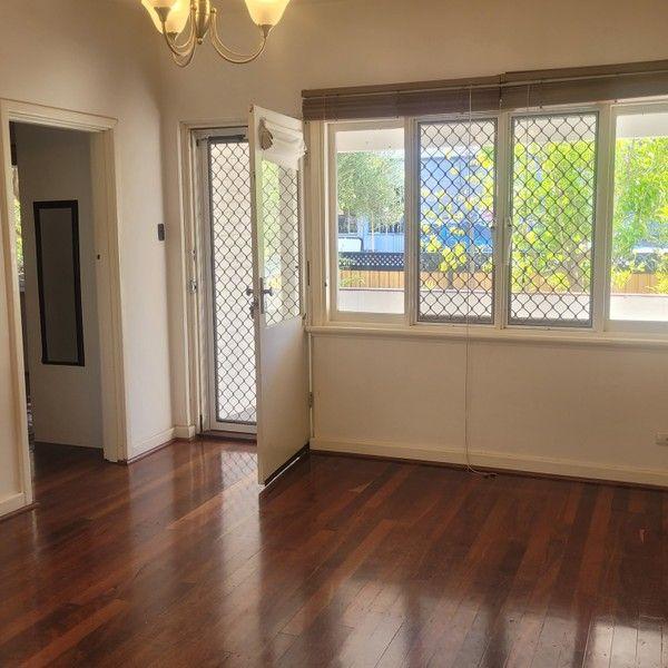 2/112 Broadway, WA 6009