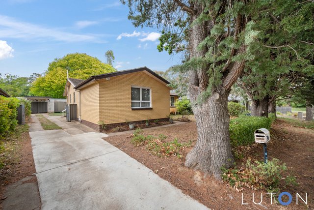 32 Irvine Street, ACT 2602