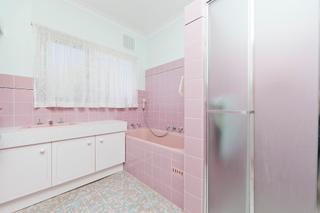 Bathroom (2013-04-29)