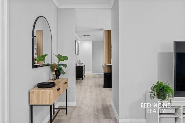 18 Eastleigh Loop, WA 6028