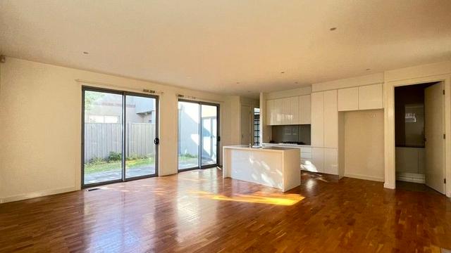 2/120 Canterbury  Road, VIC 3126