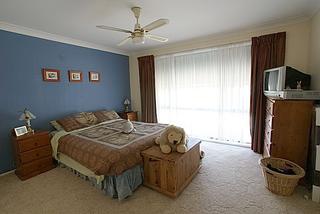 Bedroom 1 (2010-10-22)