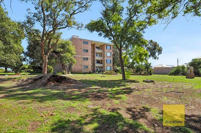 2/71 Golf View Street, WA 6060
