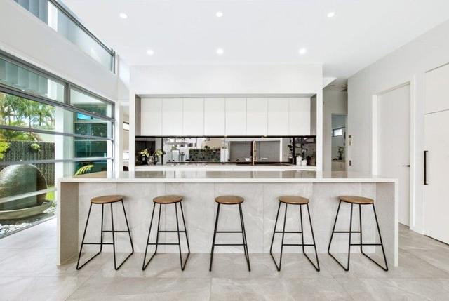 20 Seabeach Avenue, QLD 4218