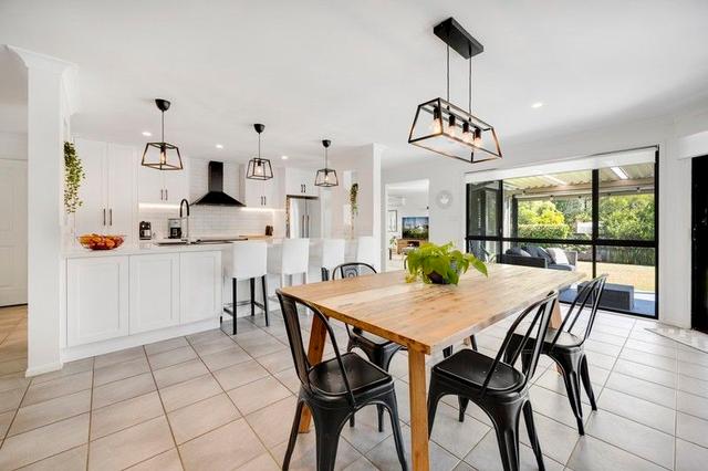 6 De Vito Place, QLD 4053