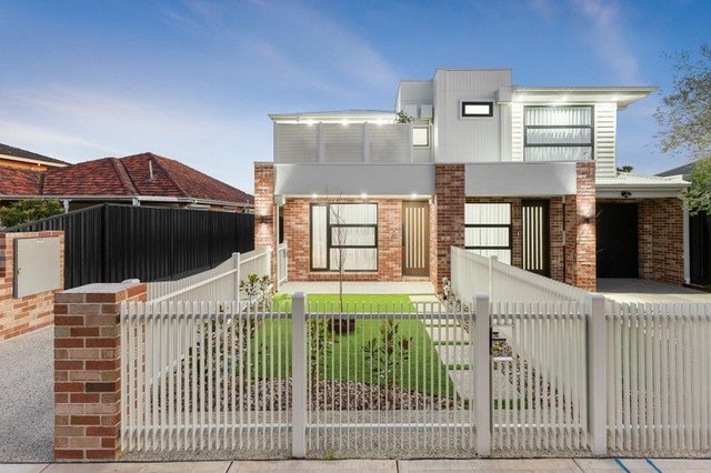 2/11 Waiora Parade, VIC 3012