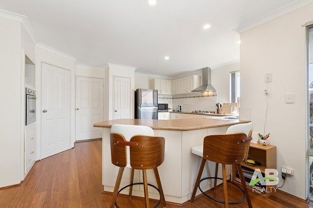 8 Salmond Turn, WA 6065