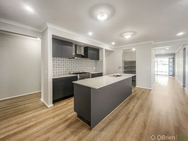 8 Meadowbrook Crescent, VIC 3820