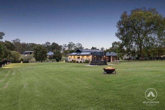 31-33 Fraser  Road, QLD 4124