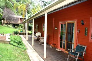 Rear + cottage (2010-06-12)