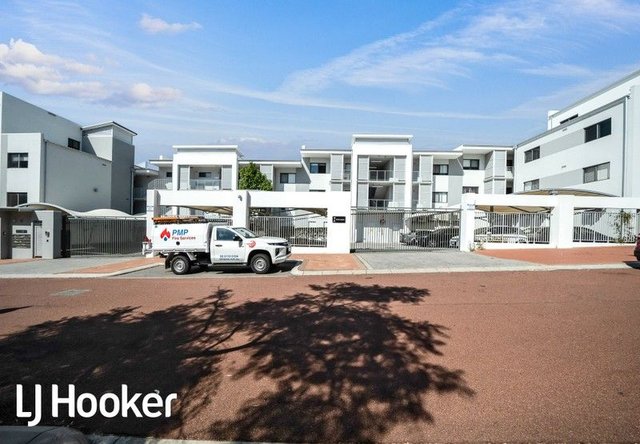18/1 Walsh Loop, WA 6027