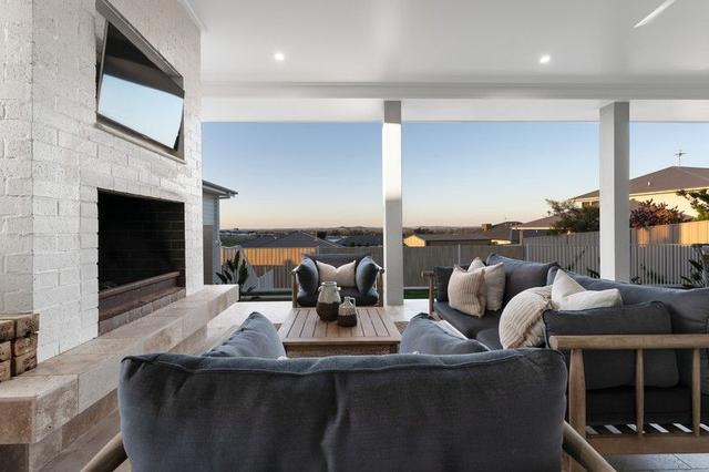 14 Wake Drive, NSW 2650