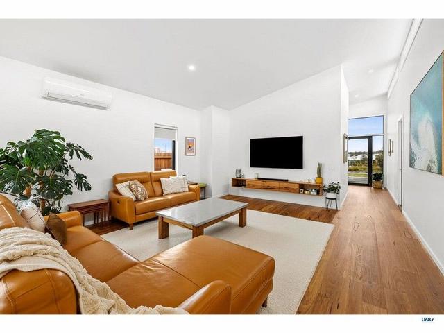 15 Harcombe Crescent, VIC 3228