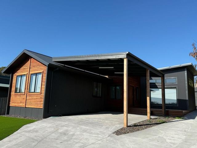 17 San Remo Crescent, VIC 3922