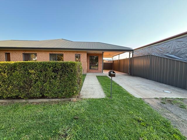 2/11 Nandowra Street, NSW 2336