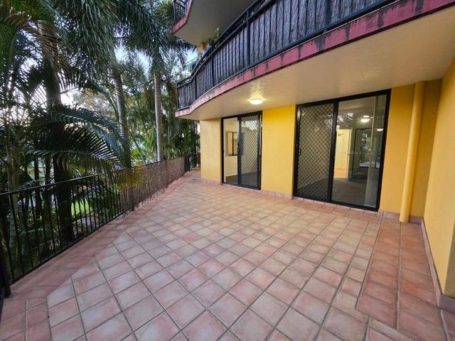 2/10 Bath Street, QLD 4215
