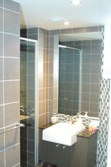 Bathroom (2011-11-05)