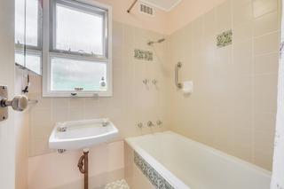 Bathroom (2018-10-23)
