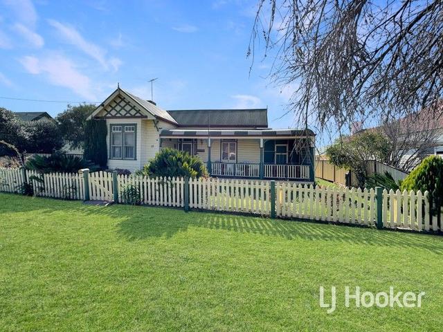 88 Henderson Street, NSW 2360