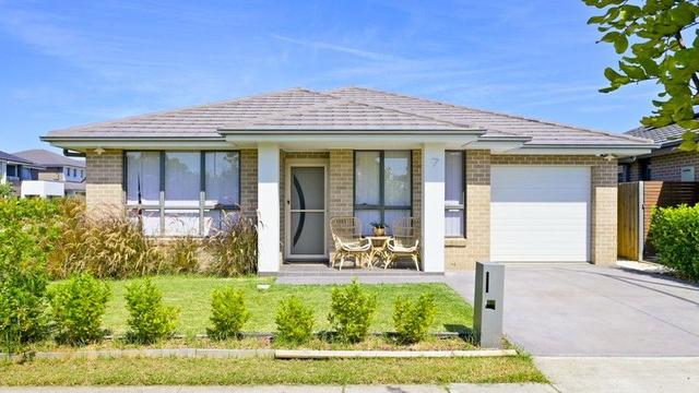 7 Banfield Drive, NSW 2570