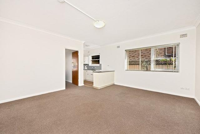 2/11 Graham Road, NSW 2209