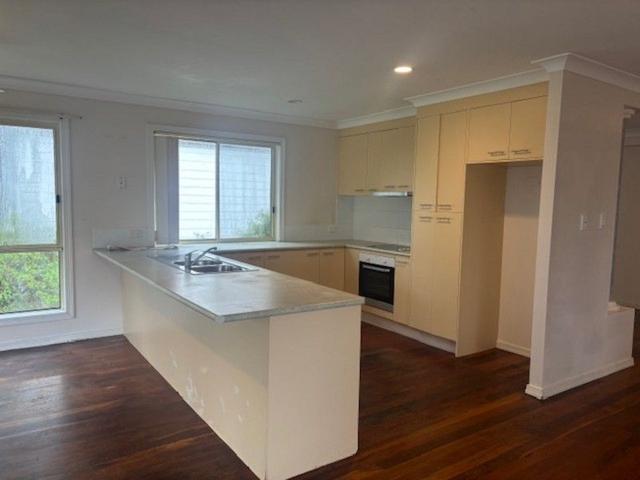 8 Vantage Point Drive, QLD 4220