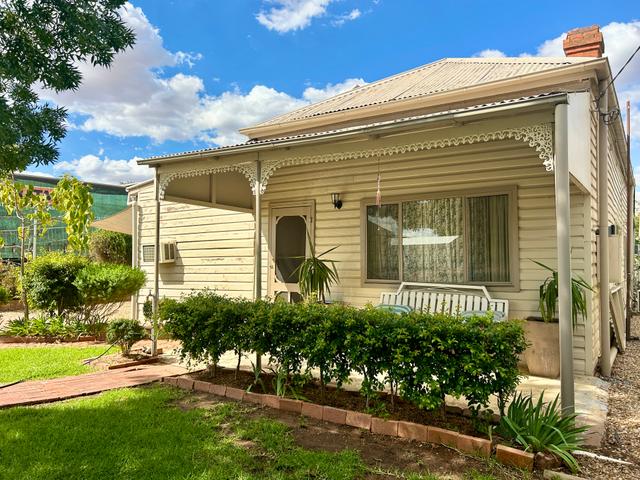 67 Menangle Street, NSW 2702
