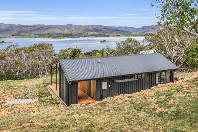 18 Camira Avenue, NSW 2627