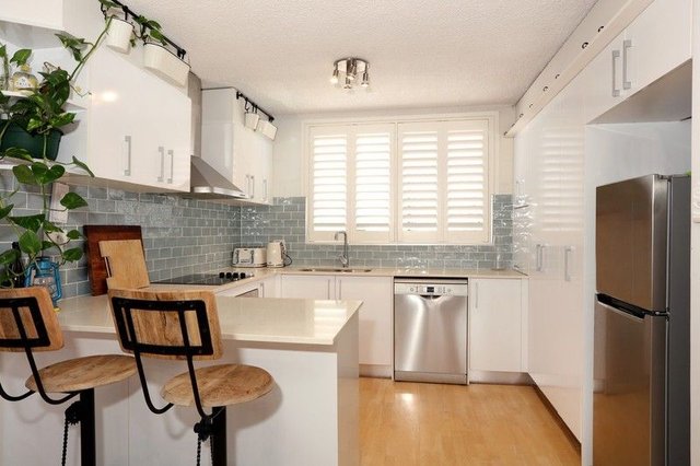 2/12 Second Avenue, QLD 4218