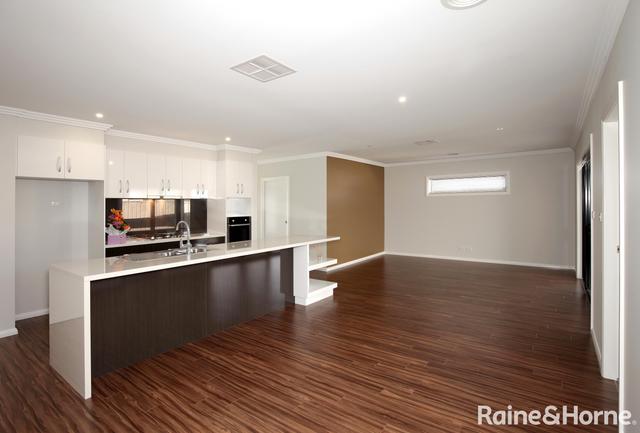 3 Hollows Crescent, NSW 2650