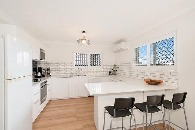 4/4 Woodland Street, QLD 4060