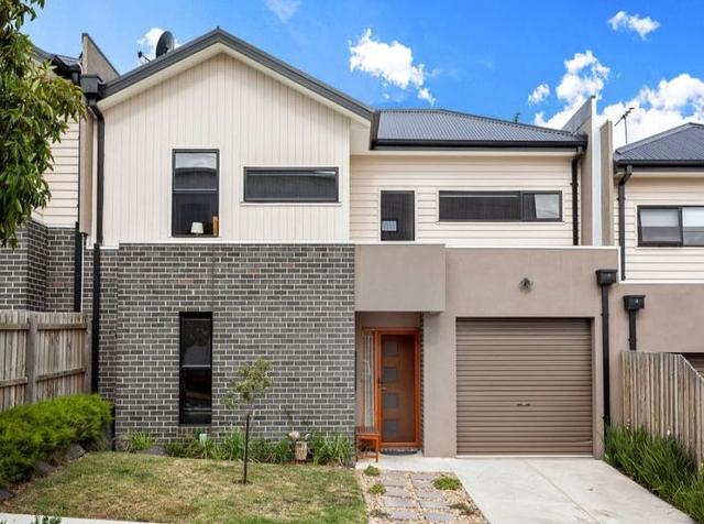2/10 Cala Street, VIC 3012