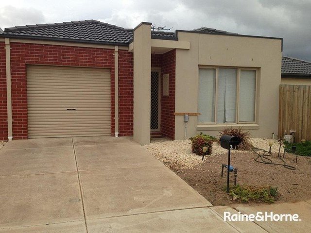 2/17 McDougall Place, VIC 3029