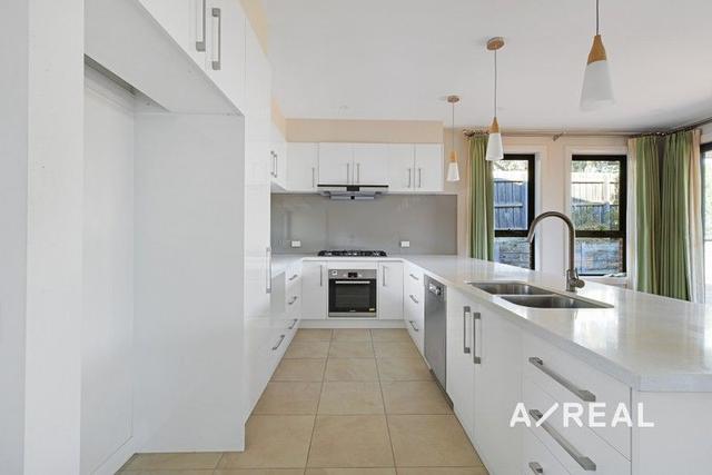 2/6 Saxon Court, VIC 3166