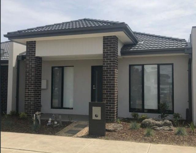 12 Lefroy  Walk, VIC 3750