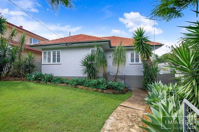 8 Iris St, QLD 4121