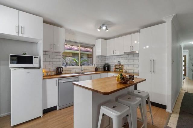 2 Gumleaf Court, QLD 4211