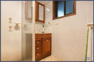 Bathroom (2013-06-20)
