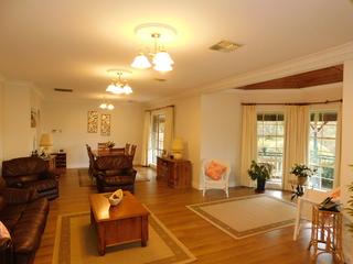 Formal lounge room (2017-07-31)