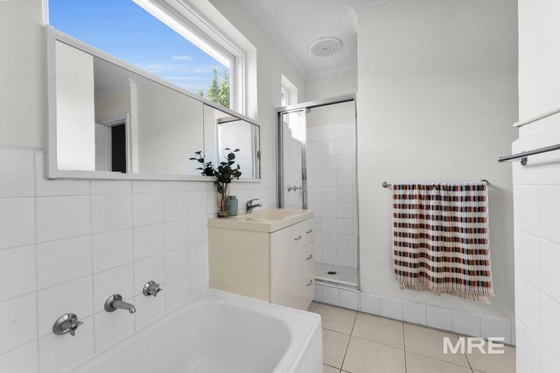 https://images.allhomes.com.au/property/photo/e6b0665c3504fd6c39d4b3e2a22d7502_hd.jpg