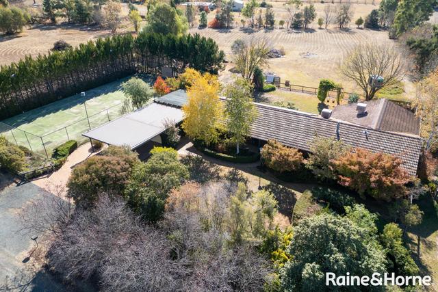 6 Henschke Avenue, NSW 2650